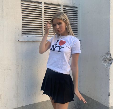 I Heart Ny, Nyc Shirt, Ny Outfits, Aesthetic Fits, I Love Ny, Streetwear Fashion Women, Pinterest Fashion, Tee Outfit, Fashion 2020