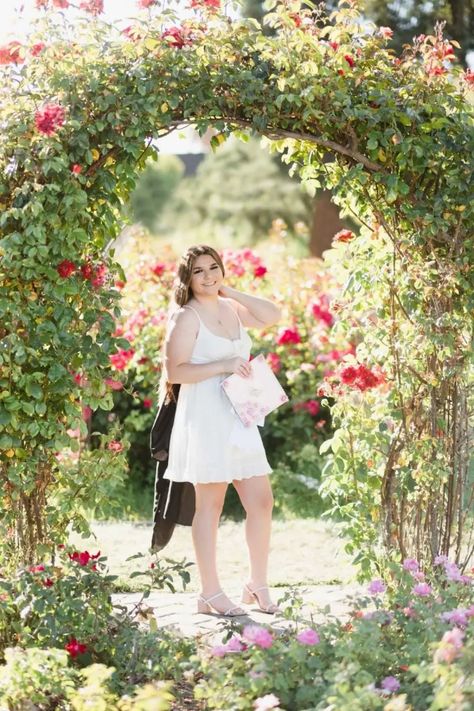 Garden Graduation Pictures, Twin Senior Pictures, College Senior Portraits, Botanical Garden Photo Shoot, Grad Pic, Graduation Photography Poses, Graduation Portraits, Grad Photoshoot, College Senior