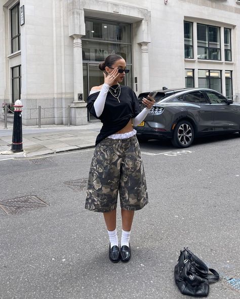 Styling Shorts With Loafers 👞 How do we feel about this pairing? #highstreetvision Fits Of The Week, Loafers Outfit Women, How To Style Loafers, Jorts Streetwear, Outfits Of The Week, Loafers Outfit, Camouflage Outfits, Weekly Outfits, Cute Everyday Outfits