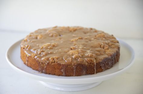 Crumb Topped Carrot Coffee Cake Carrot Coffee Cake, Muffins Cinnamon, Cinnamon Icing, Crumb Cake Recipe, Coffee Cake Muffins, Coffee Cake Recipe, Cake Muffins, Easter Goodies, Breakfast Coffee