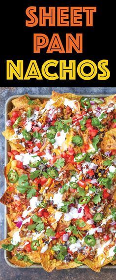 Sheet Pan Nachos - Loaded nachos that are guaranteed to be a crowd-pleaser! Simply layer your toppings, bake onto a sheet pan and serve. Done. Easy peasy! Nachos Recept, Nachos Loaded, Sheet Pan Nachos, Pan Nachos, Nachos Recipe Easy, Loaded Nachos, Dessert Aux Fruits, Nachos Recipe, Pan Recipes