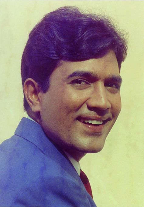 Rajesh khana Rajesh Khanna Wallpaper, 70s Actors, Actors Bollywood, Amit Aggarwal, Bollywood Retro, Old Film Stars, Bollywood Films, Rajesh Khanna, Old Bollywood Songs