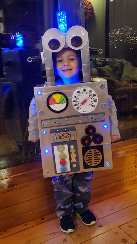 Robot Fancy Dress, Robot Costume Diy, Robot Halloween Costume, Homemade Robot, Costume Simple, Cardboard Robot, Robot Costume, Robot Theme, Robot Costumes