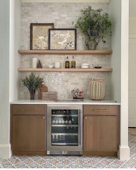 Bar With Floating Shelves, Coffee Bar In Kitchen, Kaffe Station, Coffee Bar Styling, Home Coffee Bar Ideas, Bar In Kitchen, Built In Coffee Bar, Bar Nook, Coin Bar