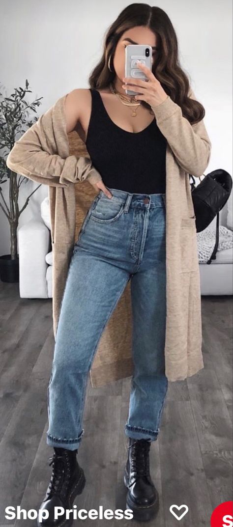 Dark Color Clothes Style, Casual Outfits Midsize Winter, Woman’s Fall Outfits 2023, Work Casual Outfit Midsize, Green Boyfriend Shirt Outfit, Barista Winter Outfit, Outfit Ideas Aesthetic Midsize, Fall Outfits Not Basic, Fall Outfits Mid Size Casual