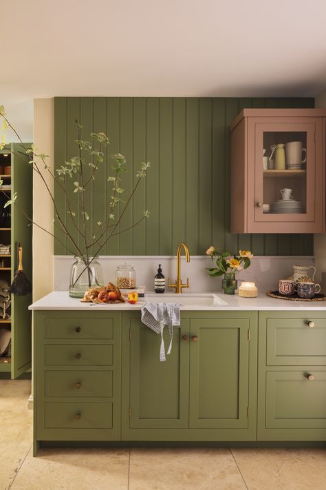 Hampton Kitchens | Shaker Style Kitchen Cabinets | Harvey Jones Kitchen Designs 2023, Hampton Kitchens, Hampton Kitchen, Shaker Style Kitchen Cabinets, Dreamy Kitchens, Green Kitchen Designs, Kitchen Cost, Kitchen Colour, Traditional Kitchens