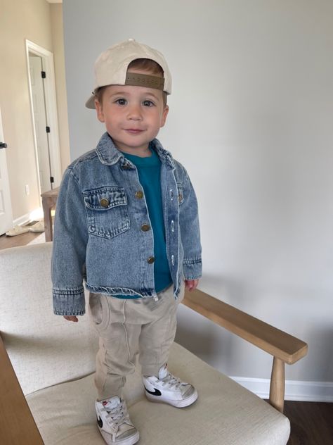 Boys Denim Jacket Outfit, White Jean Jacket Outfits, Boys Jean Jacket, Jean Jacket Fits, Boys Denim Jacket, Mini Photo Sessions, Boys Fall Outfits, Jean Jacket Outfits, Denim Jacket Outfit