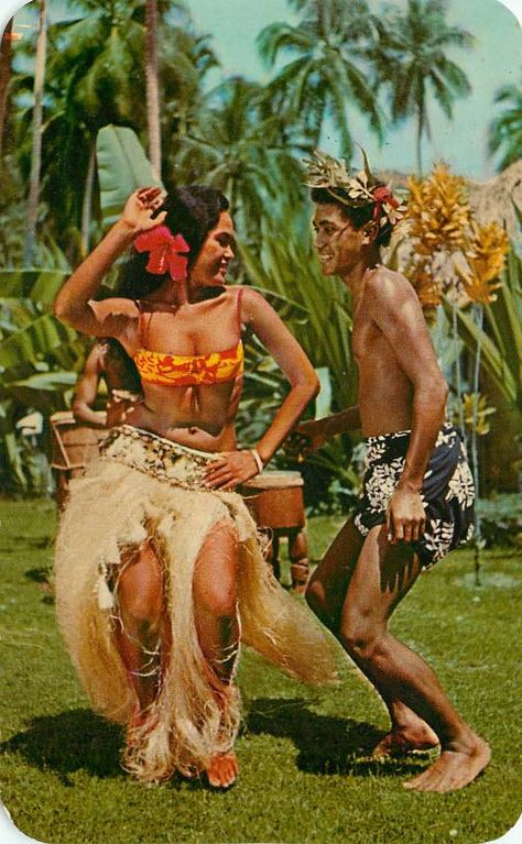 Tamure Tiki Wedding, Tiki Fashion, Vintage Hawaii Photography, Hawaii Photos, Polynesian Dance, Tahitian Dance, Moody Vintage, Aloha Party, Hawaii Tropical