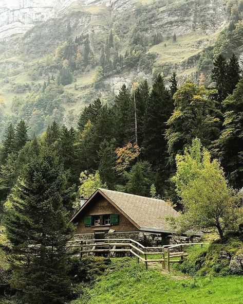 Hidden In The Woods on Instagram: “Beautiful cabin ♥️ - @Lost_Valley_Cabins - @hidden.in.the.woods - #homecoming #woodworking #hometown #homecook #rusticdecor #rustichouse…” Delta Breezes, Cabin In The Mountains, Forest Cabin, Beautiful Cabins, Cheap Flight, Cheap Flight Tickets, Fairy Queen, Flight Tickets, Log Cabin Homes