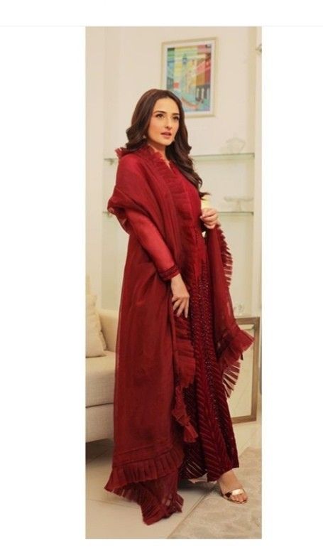 Momal Sheikh, Desi Style, Pakistani Dress, Beautiful Dress Designs, Designer Outfits, Bridal Bangles, Indian Designer Outfits, Indian Designer, Pakistani Dresses