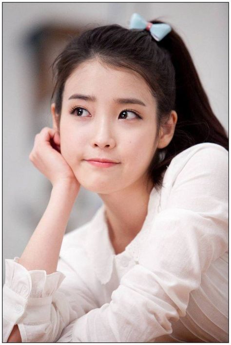 They're not just beautiful and pretty. They're also cute, and always look young. Check out the top 10 cutest Korean drama actresses ever. Actress Hairstyles, Sister Photos, Moon Lovers, Korean Star, Poses References, Korean Artist, Korean Actresses, Korean Model