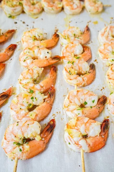 Oven Baked Shrimp, Shrimp In The Oven, Shrimp Skewer Recipes, Baked Shrimp Recipes, Easy Shrimp Scampi, Shrimp Kabobs, Grilled Shrimp Skewers, Roasted Shrimp, Shrimp Skewers