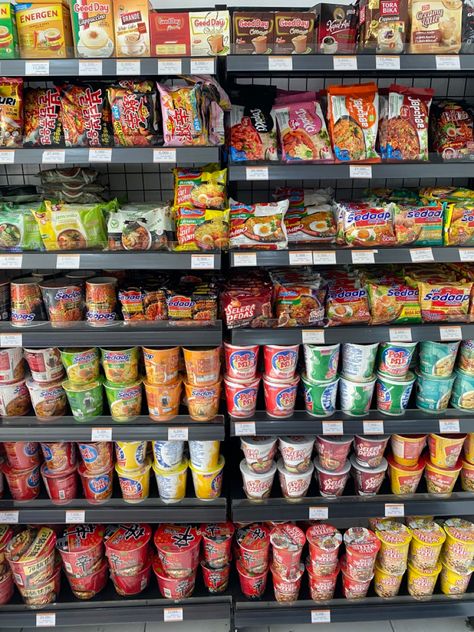 Ramen-stacked shelves in a grocery store in Bali Small Grocery Store Design, Ramen Store, Ramen Collection, Stock Pile Organization, Small Grocery Store, Asian Store, Indian Grocery Store, Food Korean, Stock Pile