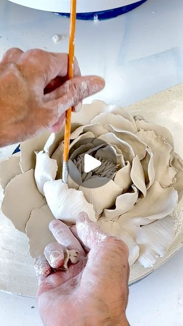 Peonies Artwork, Oil Paint Brushes, Acrylic Art Projects, Ceramic Art Sculpture, Handmade Flowers Fabric, Clay Crafts Air Dry, Modern Wall Decor Art, Keramik Design, Flower Sculptures