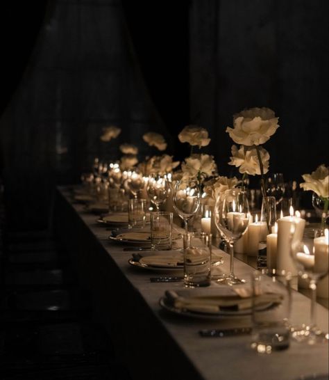 Intimate Dinner Party Decor Indoor, Civil Wedding Ideas Decoration, Fancy Dinner Party Aesthetic, Elegant Wedding Aesthetic, Edgy Bridal, Candlelit Wedding, Romantic Table Setting, Moody Wedding, Dinner Decoration