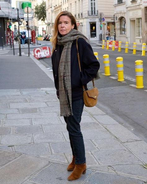 French Girl Daily on Instagram: "Marie Anne, spotted in Le Marais, Paris. Wearing a navy blazer, black jeans, a plaid scarf, and brown suede boots and handbag 🧡 #portraitdelaparisienne #parisiennesconfinées #75003 #frenchgirldaily 📷 @frenchgirldaily / Victoria Petersen" French Influencers, French Wardrobe Essentials, 5 Piece French Wardrobe, French Wardrobe Basics, Style Influencers, Chanel Tweed Jacket, French Wardrobe, Parisian Look, Beige Trench Coat