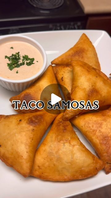 Taco Brunch Party, Fried Samosas Taco, Fun Taco Night Ideas, Taco Puffs Recipe, Taco Samosa Recipe, Tuesday Dinner Ideas Families, Taco Boats Recipes, Mexican Samosa Recipe, Taco Samosa