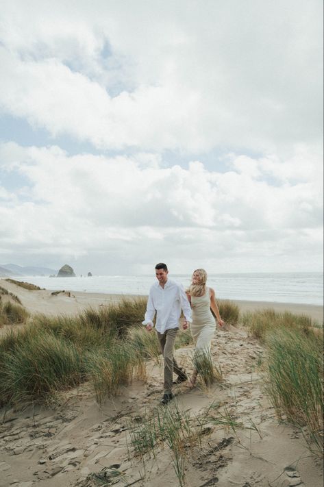 couples photos photoshoot oregon washington  beach west coast oregon coast Washington Beaches, Seaside Oregon, Paris Photoshoot, Photo Mood, Indiana Dunes, Beach Sunrise, Oregon Washington, Beach Wedding Photos, Engagement Inspo