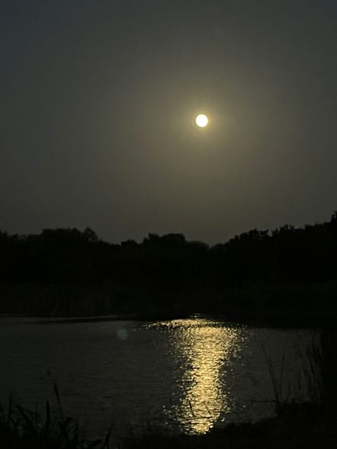 #moon #moonshine #water #lake #lakelife #summer #aesthetic #night #nightsky #wood #forest #dark Night Lake Aesthetic, Lake Aesthetic Dark, Dark Lake Aesthetic, Moonshine Aesthetic, Moon On Water, Summer Aesthetic Night, Moonlight Aesthetic, Moon And Water, Lake At Night