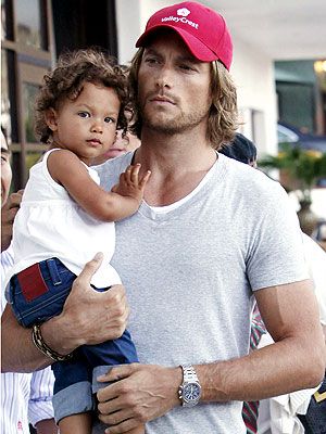 Gabriel Aubry, Men And Babies, Hot Dads, Interracial Love, Interracial Couples, Halle Berry, Cute Family, Bodybuilder