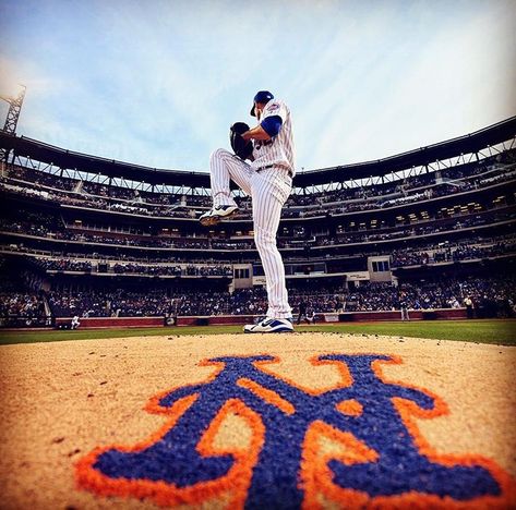 New York Mets Aesthetic, Mets Aesthetic, Baseball Pics, Lets Go Mets, Baseball Wallpaper, Sports Players, How Soon Is Now, Mets Baseball, Baseball Pictures