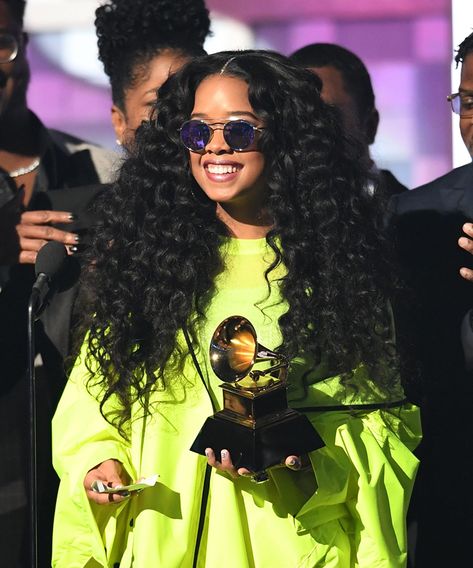 What Does H.E.R. Stand For? #refinery29 https://www.refinery29.com/en-us/2019/02/224049/what-does-her-stand-for-having-everything-revealed-gabi-wilson H.e.r Aesthetic Singer, Gabi Wilson, Genre Of Music, H.e.r Aesthetic, The 40s, Female Rappers, House Decorating, Black Artists, Female Singers