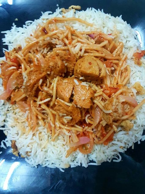 Singaporean rice Singaporean Rice, Singapore Rice, Delicious Food, Food Pictures, Comfort Food, Singapore, Snapchat, Spaghetti, Rice