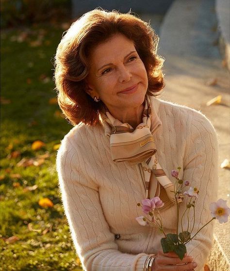 Queen Silvia Of Sweden, Royal Tea Parties, Queen Of Sweden, Sweden Fashion, Swedish Royalty, Royal Tea, Queen Silvia, Princess Estelle, 75th Birthday