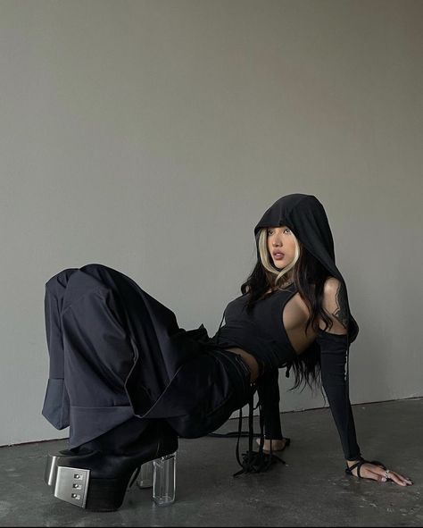 Avant Garde Fashion, Japan Fashion, Dark Fashion, Stage Outfits, Lookbook Outfits, Rick Owens, Fitness Inspo, Black Fashion, Style Me