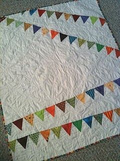 bunting quilt tut  a few scraps blog  fun idea for a quilt back Quilt Backs, Flag Quilt, Quilt Backing, Quilt Modernen, Childrens Quilts, Sewing Quilts, Quilting Inspiration, Sewing And Quilting, Free Motion Quilting