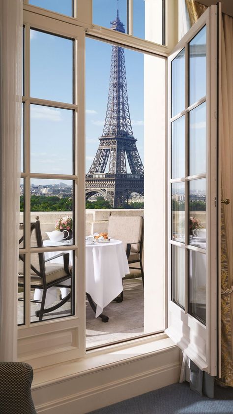 Shangri La Paris, Hotels In France, Paris Rooms, French Aesthetic, Stunning Hotels, Luxury Hotel Room, Shangri La Hotel, Hotel Entrance, Paris Luxury