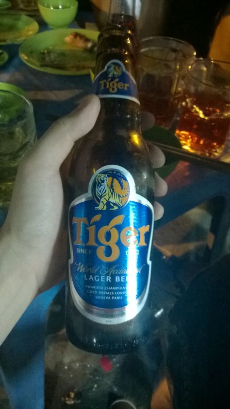 Tiger beer (Vietnam) Tiger Beer Drinks, Bia Tiger, Barley Beer, Tiger Beer, Peaky Blinders Characters, Love Images With Name, Haha Photos, Lucky Wallpaper, Beer 101