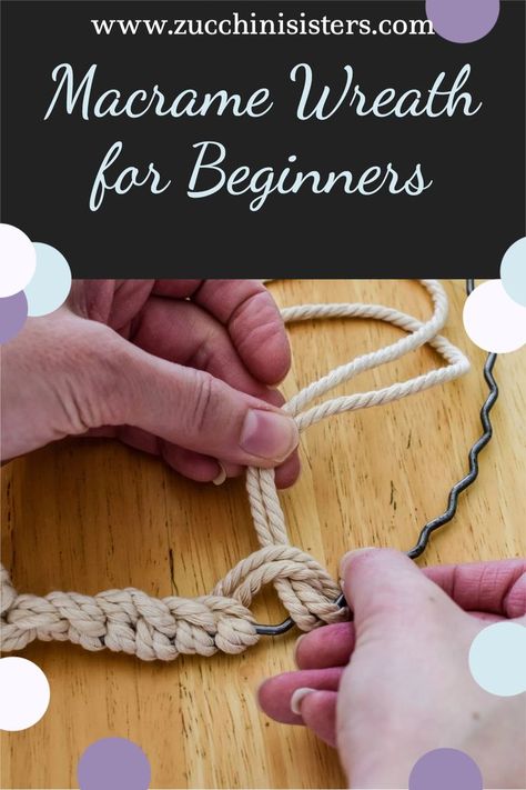 Macrame Hoop Wreath, Macrame Around A Hoop, Macrame Circle Diy Tutorial, Macrame Wreath Diy Tutorial, Macrame Door Wreath, Macrame Hoop Diy Tutorial, Macrame Easter Decoration, Easy Macrame Wreath, Macrame Wreath Diy