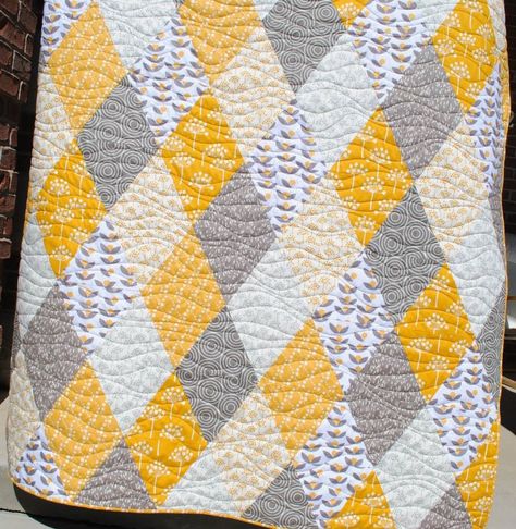 Diamond Quilts, Quilt Pattern Download, English Paper Piecing Quilts, Yellow Quilts, Quilt Modernen, Grey Quilt, Triangle Quilt, Paper Piecing Quilts, Diy Quilt