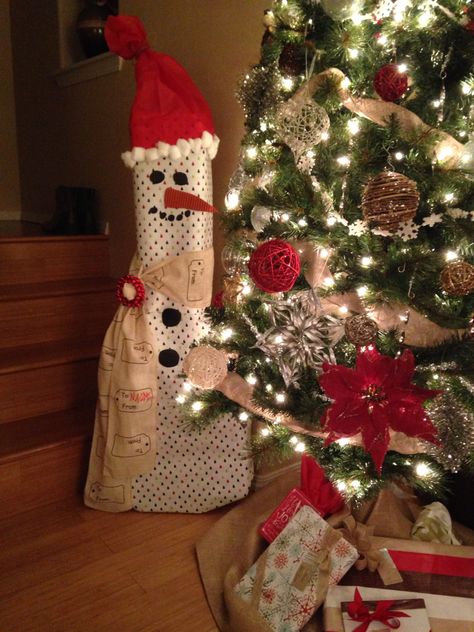 Creative way to wrap a guitar case as a gift! #christmas #snowman #gift How To Wrap A Guitar As A Gift, Guitar Gifts, How To Wrap, Party Rock, Guitar Case, Arts And Crafts Projects, Christmas Wrapping, Christmas Treats, Holiday Celebration