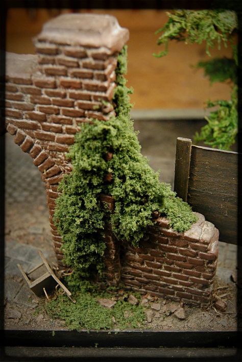 Rustic Garden Ideas, Garden Decor Diy, Diy Craft Ideas, Landscape Model, Garden Decor Ideas, Vintage Garden Decor, Funky Decor, Halloween Village, Garden Deco