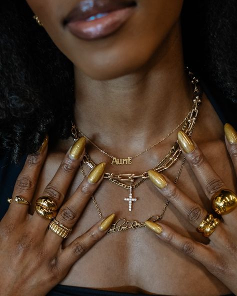 if you know me you know im a gold gworlie! been adding to my collection lately + i yam in love ✨ heres a few places ive been shopping for my gold jewlery ↓ @shopveranajewelry - use code SLIM to save some coins! @sheinofficial @tjmaxx @avaria.jewelry Black Women Gold Jewelry, Jewelry Black Women, Afro Photography, Gold Aesthetic Jewelry, Maximalist Jewelry, Dripping Gold, Beauty Content Creator, Dope Jewelry Accessories, Gold Drip