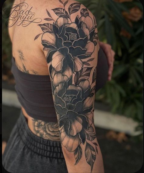 Gothic Floral Tattoo, Arm Cover Up Tattoos, Tatuaje Cover Up, 2024 Tattoo, Blackout Tattoo, Tato Lengan, 2024 Wishlist, Inspiration Tattoos, Floral Tattoo Sleeve