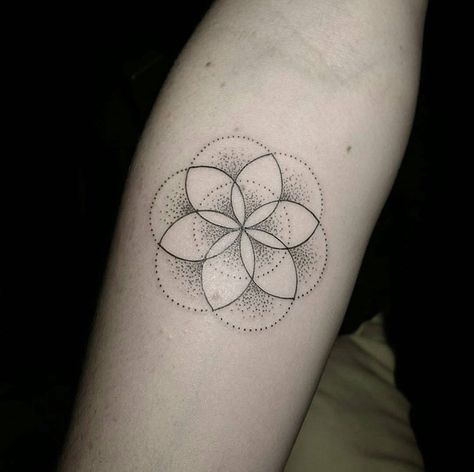 Seed of life tattoo Seed Of Life Tattoo, Seed Tattoo, Flower Of Life Tattoo, Tatoo Inspiration, Back Of Neck Tattoo, Sacred Geometry Tattoo, Handpoke Tattoo, Geometry Tattoo, Sun Tattoos