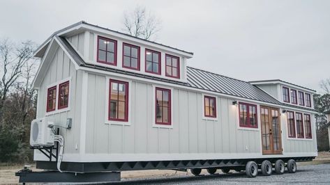 Timbercraft Denali XL Park Model with No Lofts! Inside Tiny Houses, Timbercraft Tiny Homes, Tiny House Big Living, Tiny House Camper, Tiny House Village, Tiny House Luxury, Park Model Homes, Tiny House Talk, Tiny House Interior Design