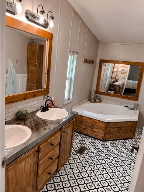 Double Wide Room Addition Ideas, Farm Trailer House, Rustic Farmhouse Mobile Home, Remodeling Mobile Home Bathroom Ideas, Redoing A Trailer Mobile Homes, Trailer Decorating Ideas Single Wide Mobile Home Makeovers, Cabin Style Mobile Home, Renovated Double Wide Mobile Home, Mobil Homes Renovations