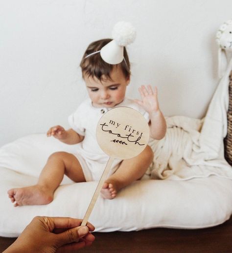 My First Tooth, Milestone Cake, Bridal Shower Balloons, Preschool Art Activities, Baby Milestone, First Tooth, Newborn Photoshoot, Baby Signs, Baby Milestones