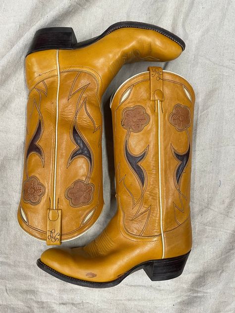 Vintage Ralph Lauren cowboy boots very rare size 8-9 Ralph Lauren Cowboy Boots, Cool Cowgirl Boots, Cowboy Boot Design, Medieval Cowboy, Yellow Cowboy Boots, Ralph Lauren Cowboy, Cowgirl Things, Cute Cowgirl Boots, Boot Design