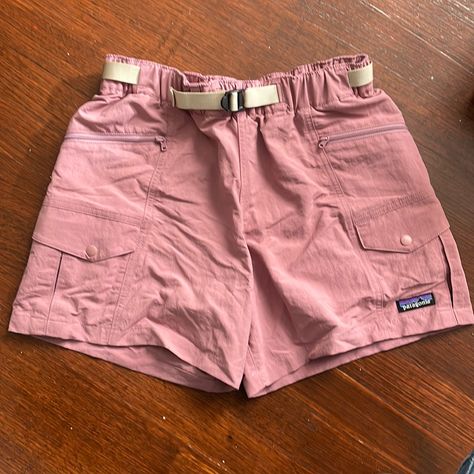 Hiking Shorts. Pale Pink. Pull On With Adjustable Waist, Zip And Snap Pockets. Pink Camping Outfit, Best Hiking Shorts For Women, Pink Hiking Outfit, Crunchy Clothes, Hiking Shorts Outfit, Patagonia Baggies Women, Hiking Shorts Women, Hiking Apparel, Camping Clothes