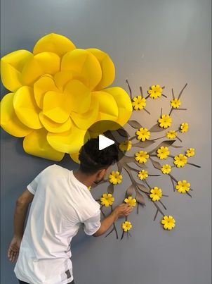 Wall Crafts, Drawing Room Decor, Paper Decor, Instagram Drawing, Paper Flower Wall Decor, Large Paper Flowers, Flower Pots Outdoor, Wall Drawing, Paper Flowers Craft