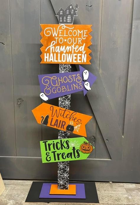 Halloween Directional Signs, Halloween Street Signs, Coastal Halloween, Halloween Signs Diy, Halloween Porch Sign, Dekorasi Halloween, Valentine Art Projects, Halloween Wood Signs, Hallowen Ideas