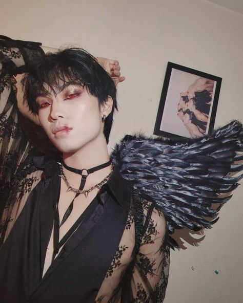 Dark Angel Men Costume, Demon Costume Makeup, Black Angel Costume Men, Demon Halloween Costume Men, Male Demon Costume, Angel Halloween Costumes Men, Incubus Costume, Vampire Male Costume, Black Makeup Man