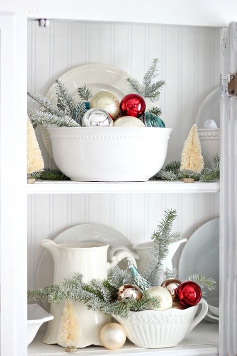 Christmas hutch - Craftberry Bush Christmas Hutch, Natal Country, Decorations Bedroom, Christmas Kitchen Decor, White Christmas Decor, Navidad Diy, White Dishes, Booth Ideas, Farmhouse Christmas Decor