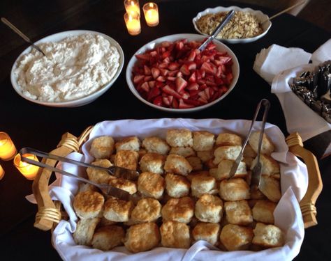 Persnickety Biscuit builds this glorious shortcake bar for a wedding in lieu of cake. Great idea!! Build Your Own Strawberry Shortcake Bar, Strawberry Shortcake Bars, Strawberries And Whipped Cream, Shortcake Biscuits, Wedding Strawberries, Spring Social, Outdoor Brunch, Strawberry Party, Food Stations