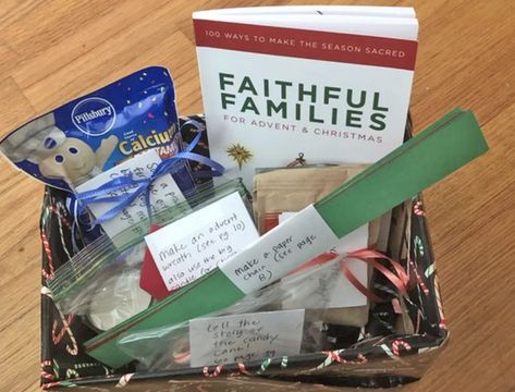 Advent activities are delivered to families to help them celebrate Advent at home Story Of The Candy Cane, Advent Paper Chain, Gratitude Party, Childrens Ministry Christmas, Small Nativity Set, Advent Family, Advent Bags, Christmas Sunday School, Advent Box